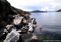 Erosion des falaises, Lac Titicaca, Bolivie.jpg