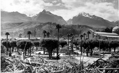 Plaza de Armas Huaraz terremoto 1970 bn.jpg