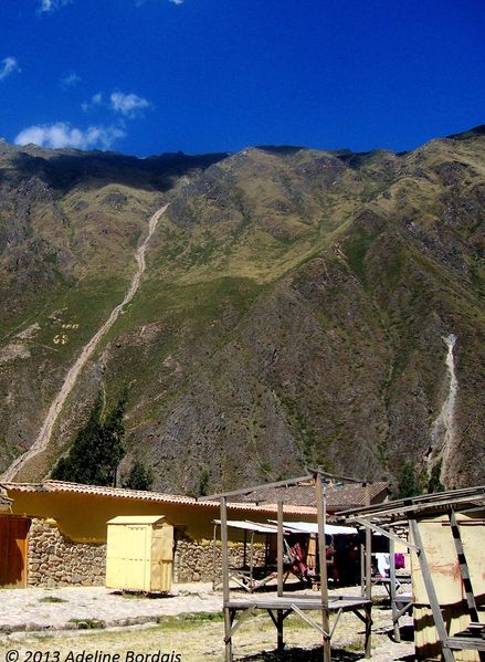 Fichier:Chemins d'écoulement, fonte des neiges, Ollantaytambo,Pérou.jpg