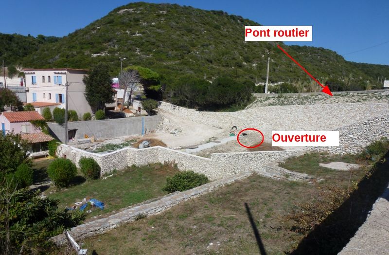 Fichier:Cours eau canalise.jpg