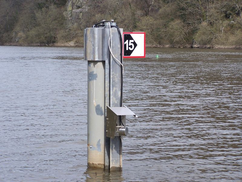 Fichier:Station de mesure du debit d un fleuve.jpg