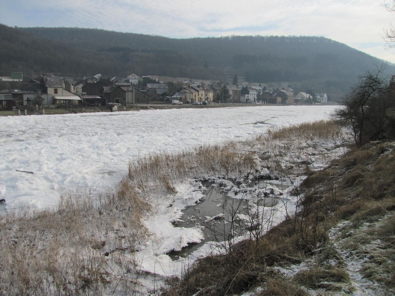 Fichier:Glace sur la semoy 3.jpg