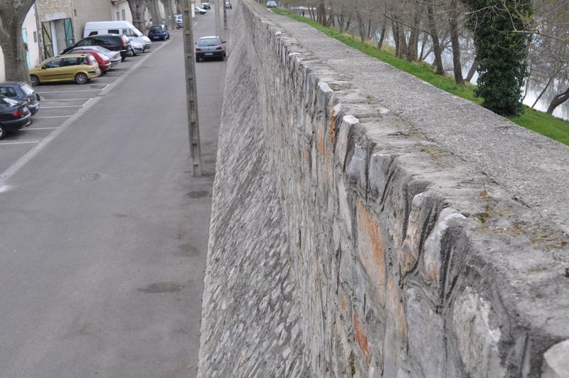 Fichier:DigueCompsSeche.jpg