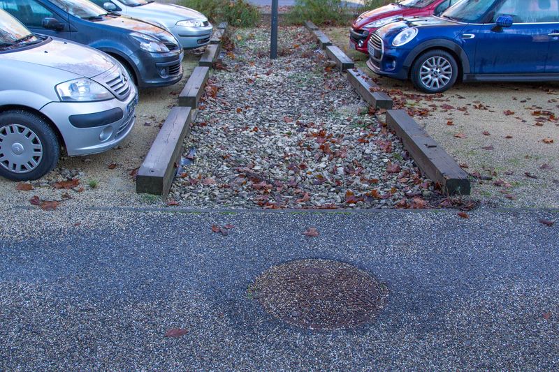 Fichier:Tranchéee infiltration parking.jpg